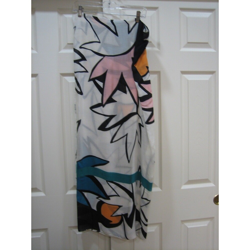 GALERIES LAFAYETTE 100% MODEL ABSTRACT PRINT ON WHITE SHAWL/WRAP SCARF 42" X 68"
